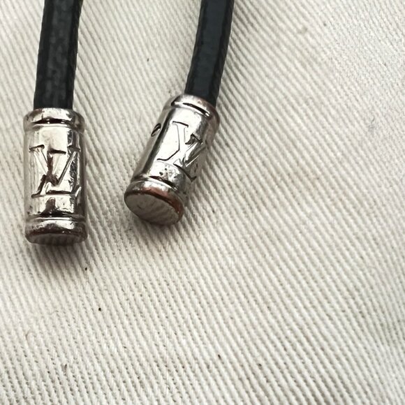 $695 Authentic LOUIS VUITTON Made in ITALY Unisex Leather Metal Charm Keyring - Picture 8 of 10